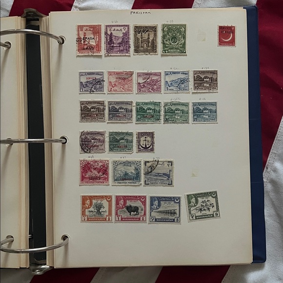 World Stamp Collection - Picture 10 of 17